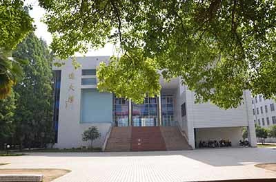 启黄中学：湖北省黄冈市的教育明珠